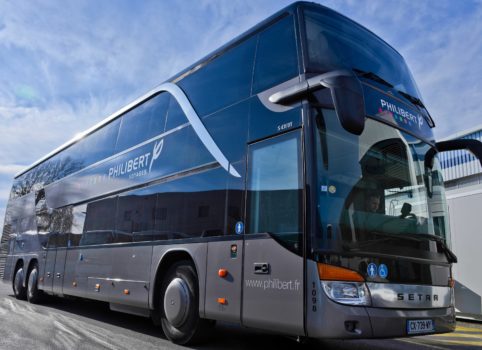 GRAND TOURISME DOUBLE ÉTAGE : 85 PERS